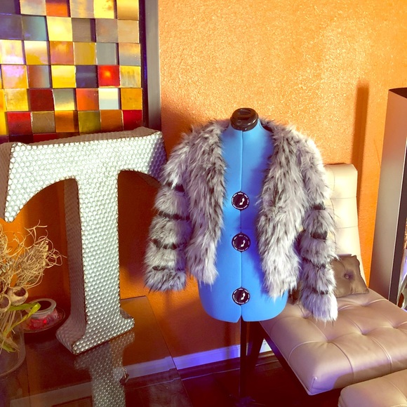 Faux fur coat with faux leather detailed sleeves - Picture 2 of 2